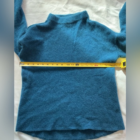 Bloomingdale's Teal Turtleneck Sweater ,CASHMERE. - Picture 6 of 6